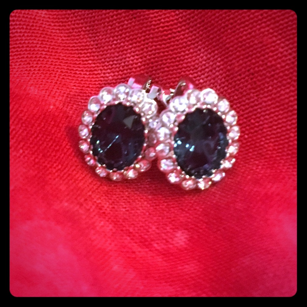 Clip on crates sapphire earrings💎💙💎
